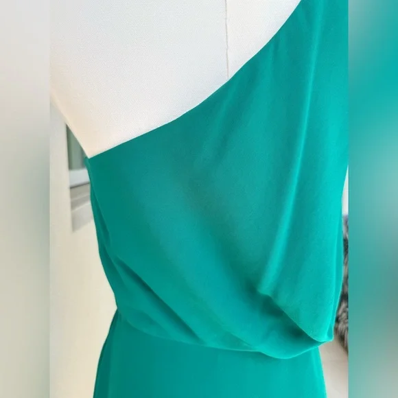 ‼️Vintage‼️ BCBGMaxAzria Rare gorgeous green One-Shoulder Dress, size 2 - Picture 9 of 11